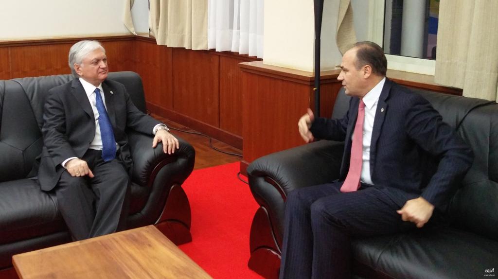 Эдвард Налбандян встретился с главой МИД Косово