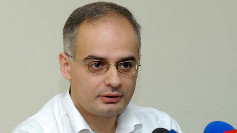 Оппозиционер: Серж Саргсян метит в премьеры, но не спешит