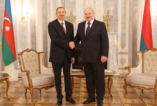 Лукашенко защищает 