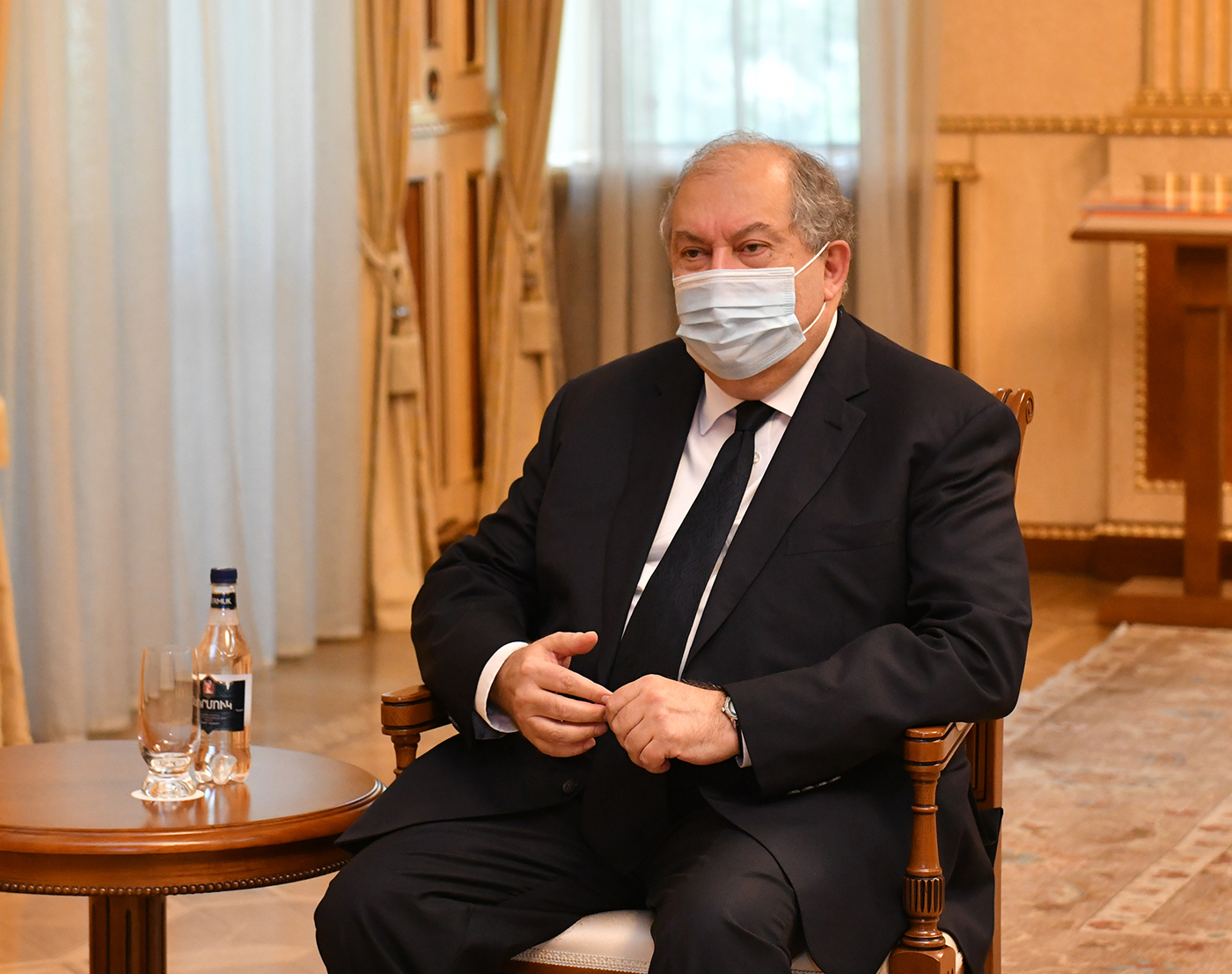 Президент обсудил с послами России и Франции обострившуюся ситуацию на границе