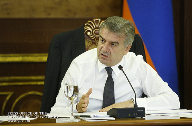 Армянский премьер призвал дипломатов подключиться к поиску инвесторов 