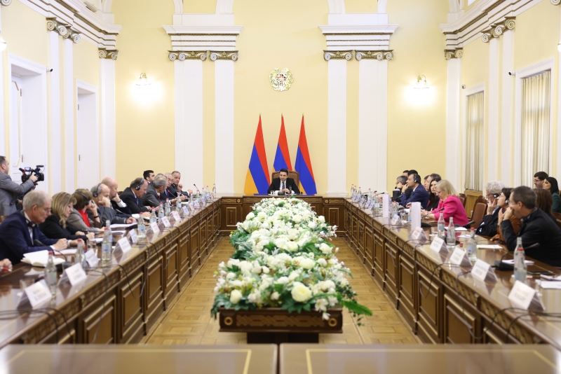 Что обсуждали на встрече спикер НС Армении с аккредитованными в РА послами 