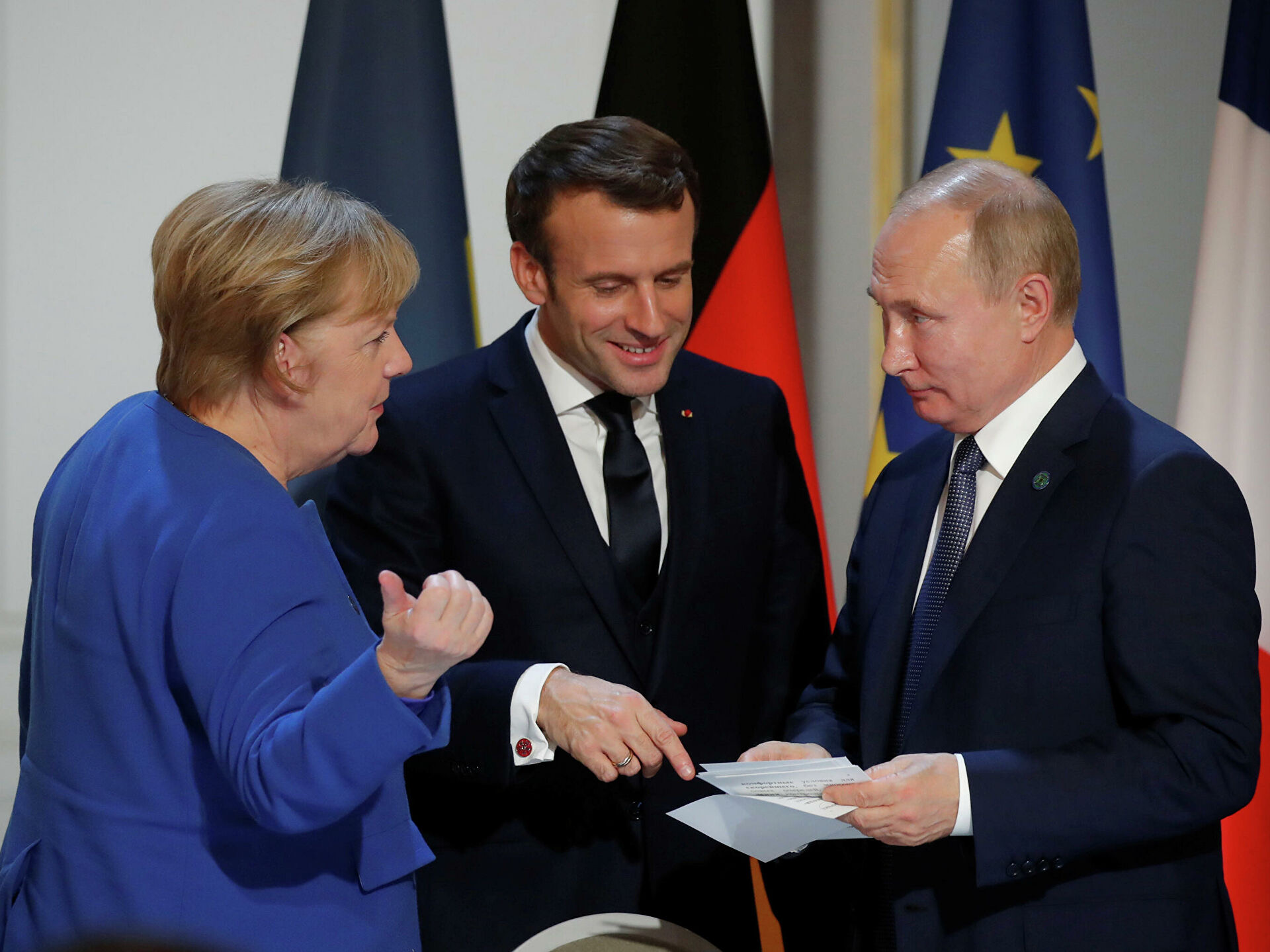 Германия и Франция заявили, что привержены продолжению диалога с Россией