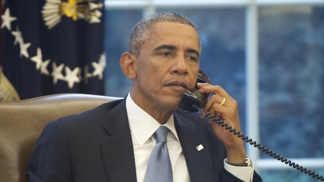 Обама впервые воспользовался «красным телефоном» для разговора в Путиным