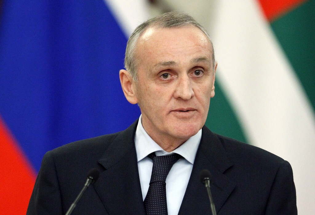 Граница Абхазии должна оставаться закрытой - премьер Анкваб 