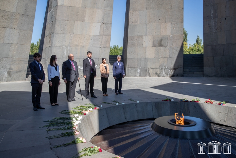 Члены делегации НС Франции почтили память жертв Геноцида армян 