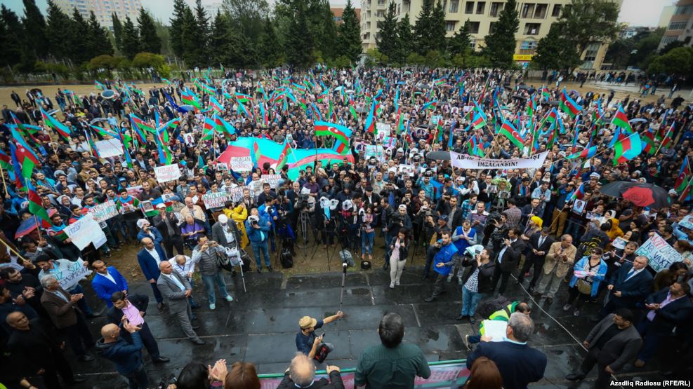 Азербайджанская экономика катится в пропасть: социальное недовольство выплескивается на улицы