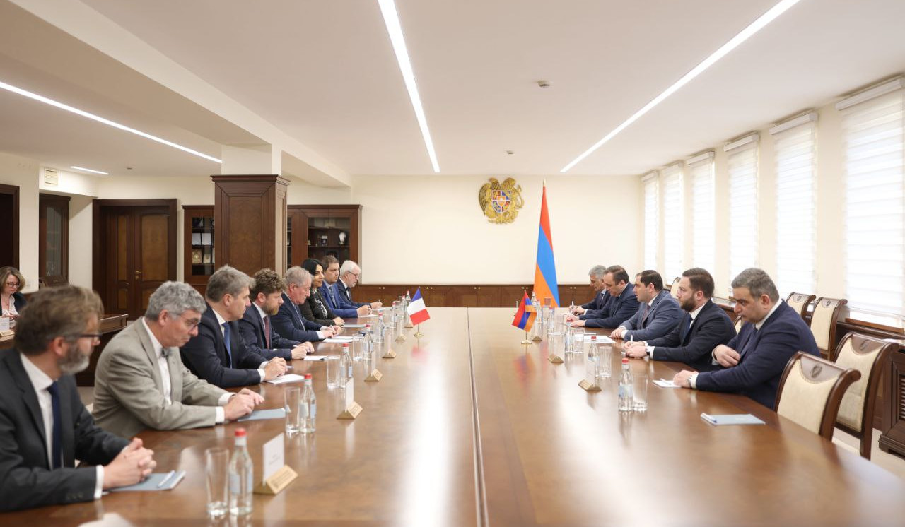 Министр обороны Армении принял делегацию во главе с руководителем ереванского офиса СЕ 