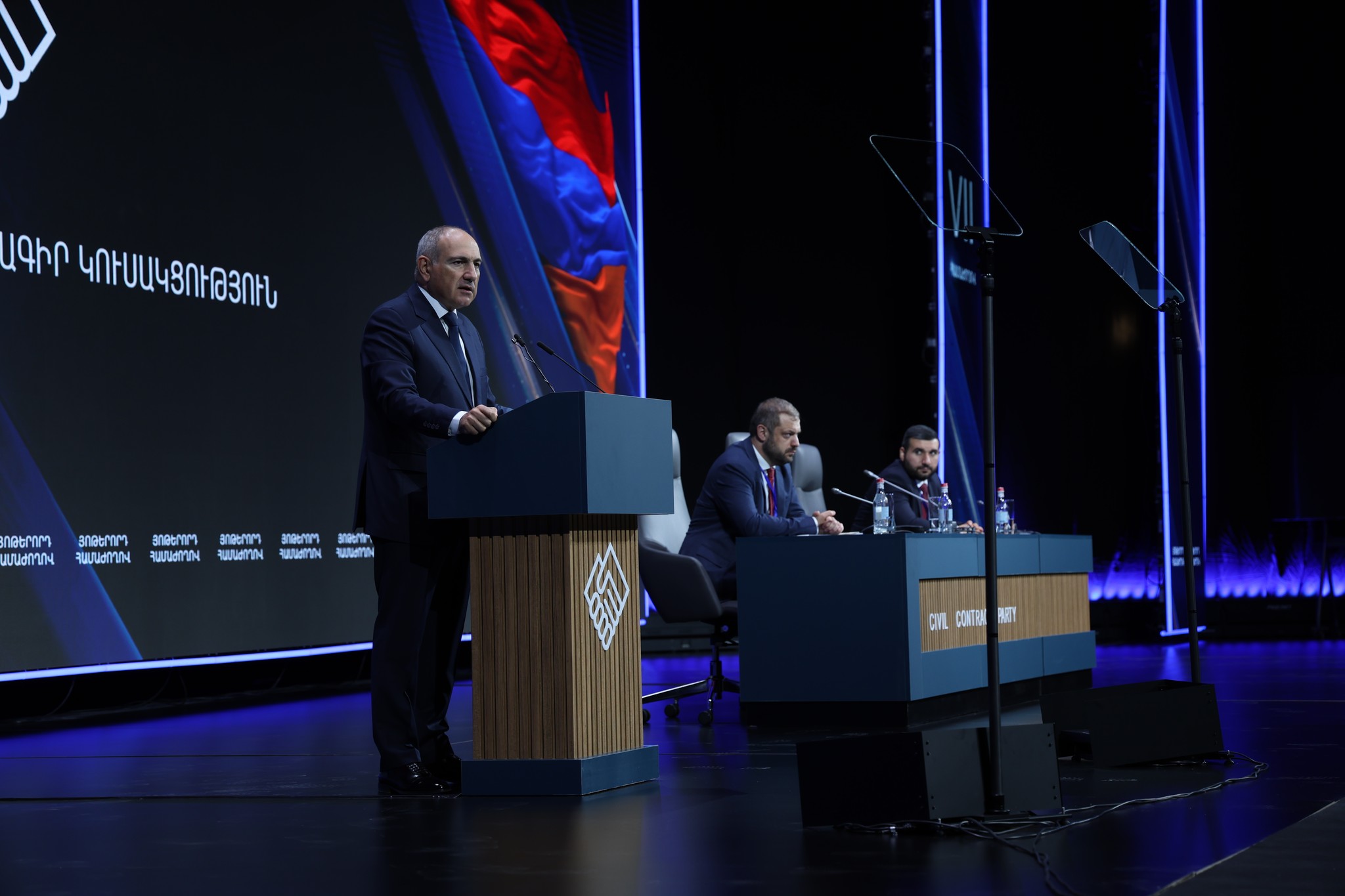 Фото: Пашинян на форме 