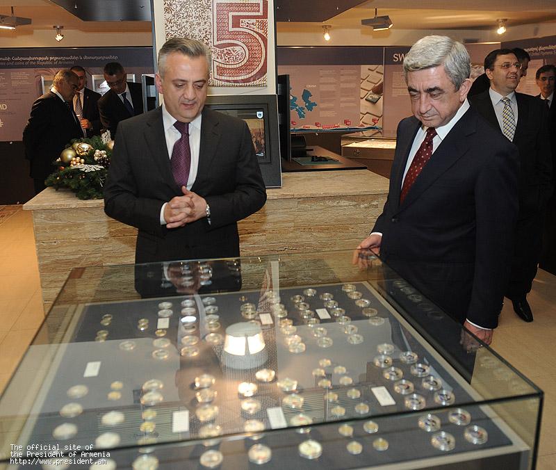 Обзор прессы: Армения покупает золото по втрое завышенной цене 
