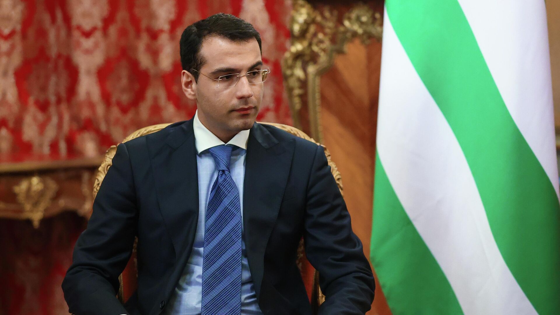  Президент Абхазии Аслан Бжания освободил от должности главу МИД Инала Ардзинбу 