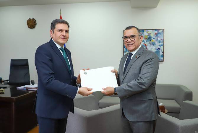 Посол Венесуэлы в Армении вручил копии верительных грамот замминистра ИД