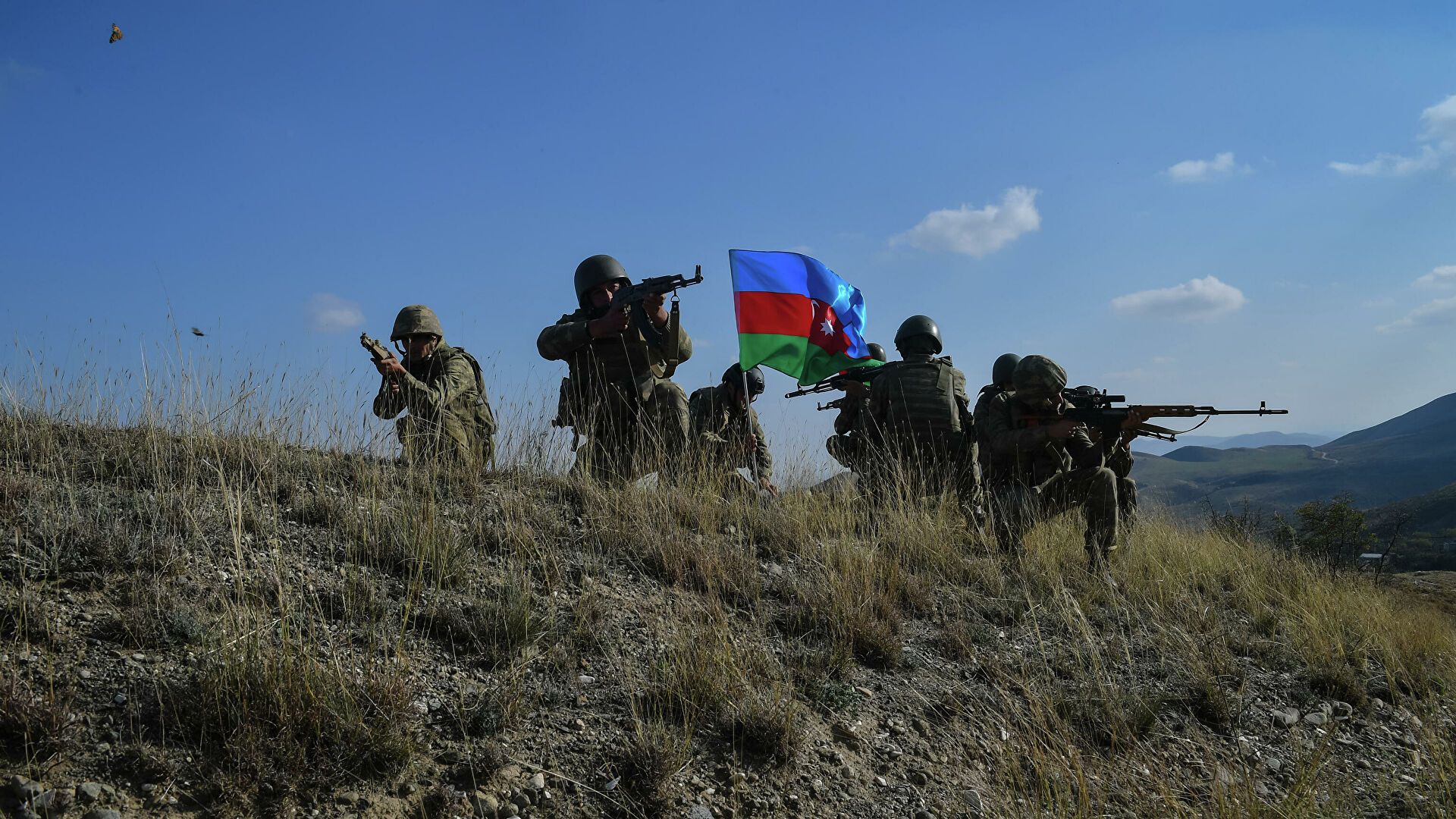  Азербайджан провел совместные учения ВВС и ВМС на Каспии 
