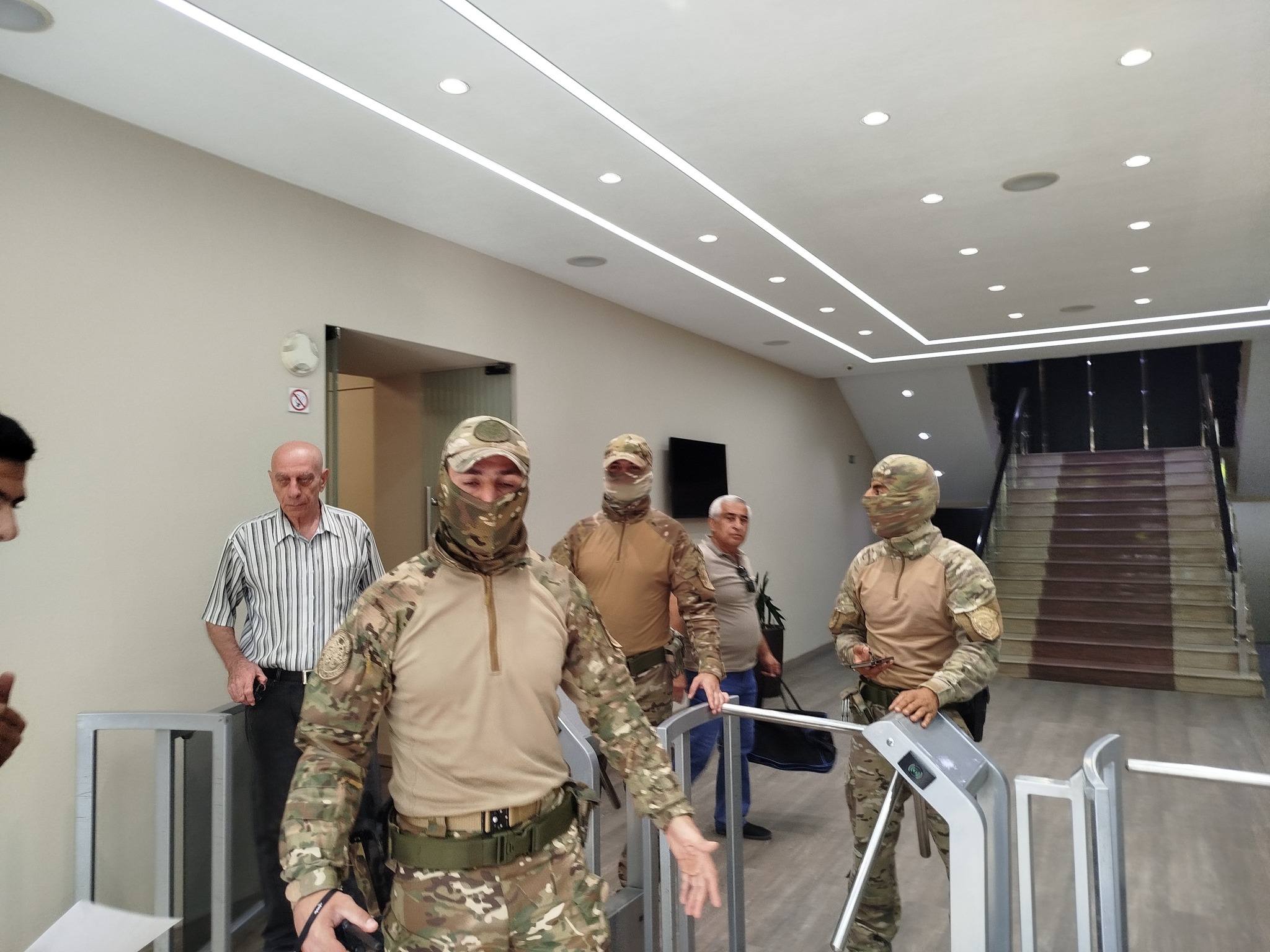 Страсти вокруг Самвела Карапетяна и ЭСА: обыски, гонения, уголовные дела (ФОТОРЕПОРТАЖ)