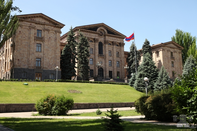 Депутаты НС обсуждают вопрос избрания омбудсмена Армении