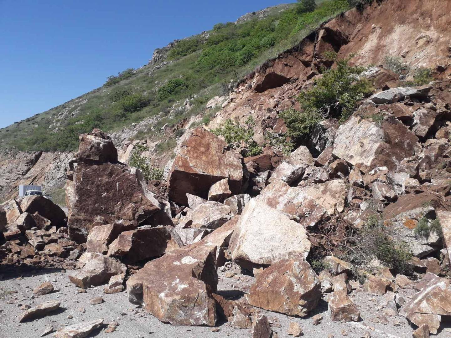 Трасса Армения-Иран на участке Капана перекрыта из-за камнепада