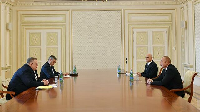 Алиев и Оверчук обсудили деятельность трехсторонней рабочей группы 