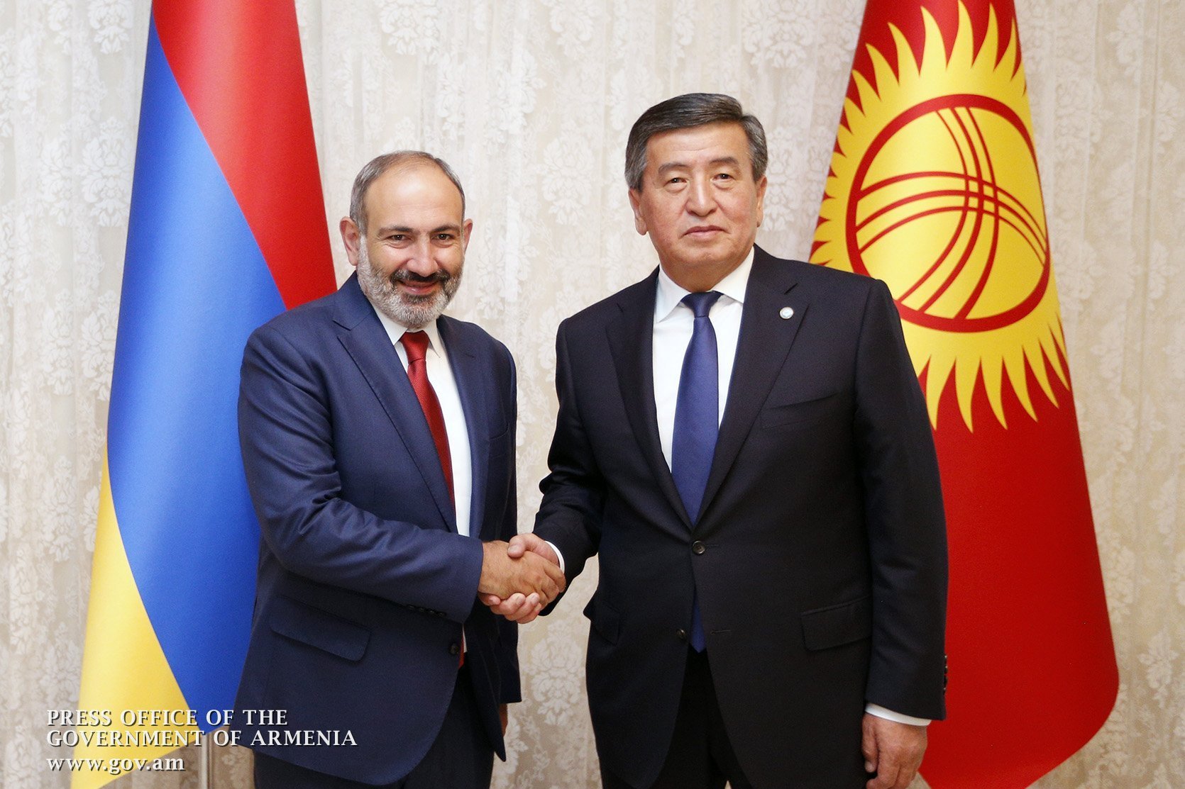 Пашинян и Жээнбеков обсудили ситуацию с коронавирусом в Армении и Кыргызстане