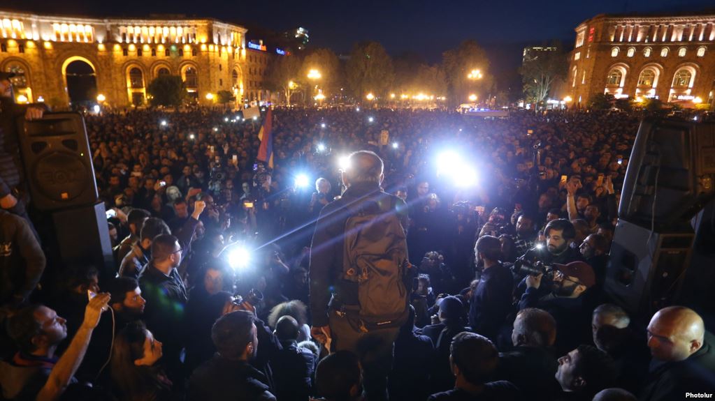 Эксперт: Пашинян станет премьер-министром при давлении улицы