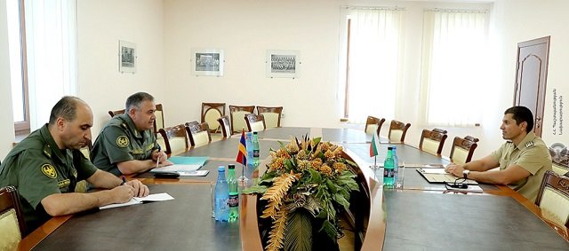 Начальник Генштаба Армении принял военного атташе посольства Болгарии