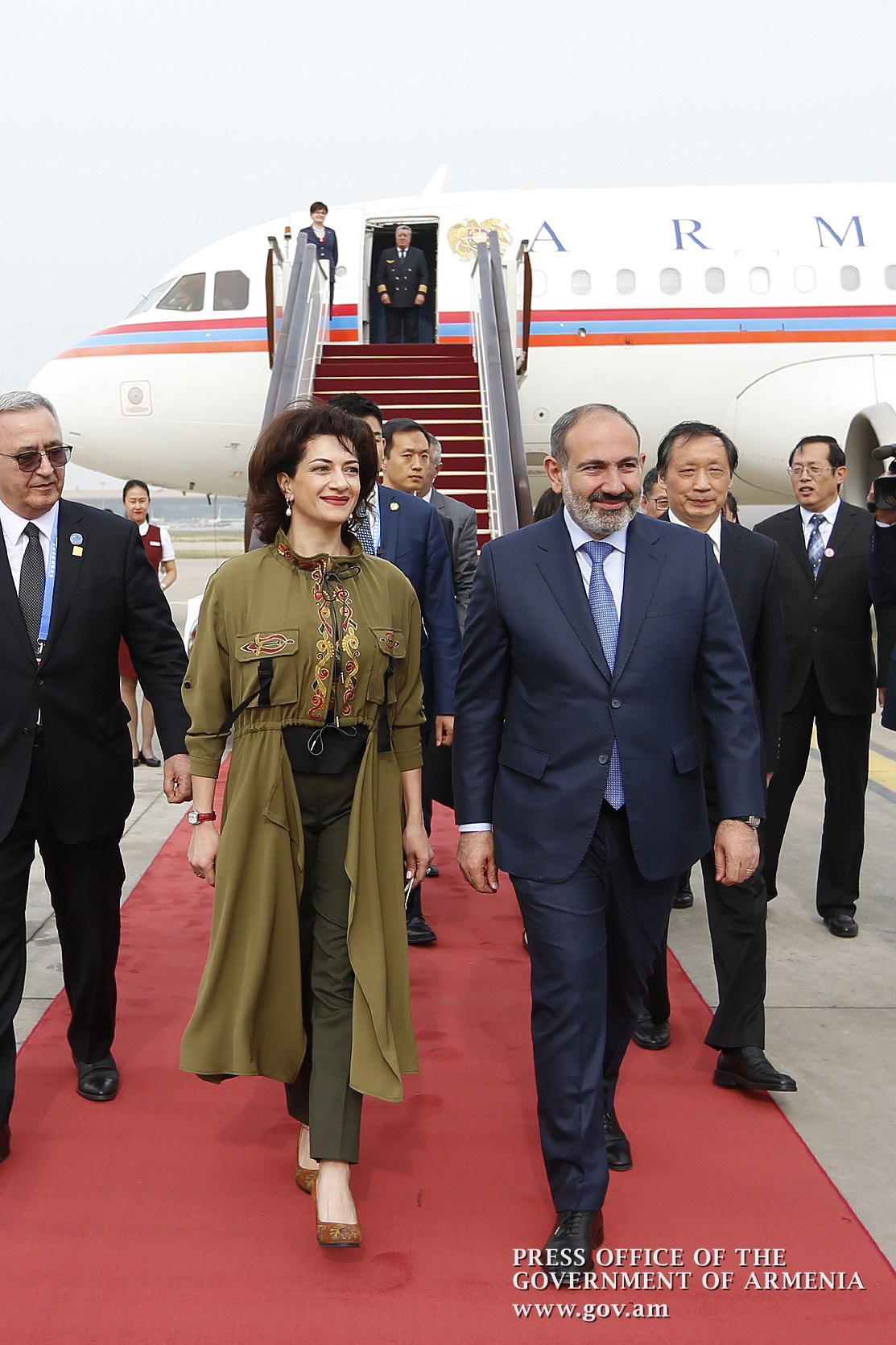 Никол Пашинян с супругой Анной Акопян прибыл с рабочим визитом в КНР