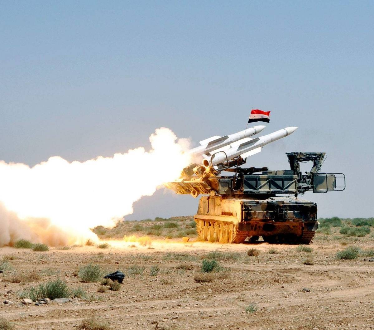 Сирийские ПВО отражают израильскую ракетную атаку в небе Дамаска