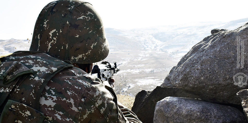ВС Азербайджана вновь обстреляли армянские позиции на границе