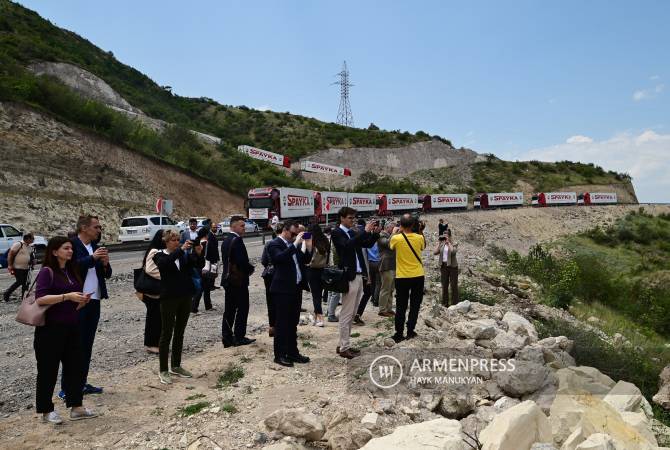 Дипломаты убедились, что Азербайджан не пускает гуманитарные грузы в осажденный Арцах