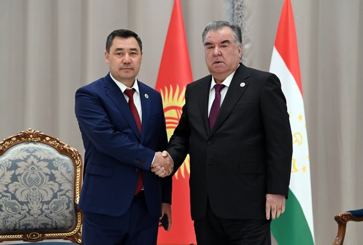 Президенты Киргизии и Таджикистана смогли согласовать на саммите ШОС отвод сил от границы