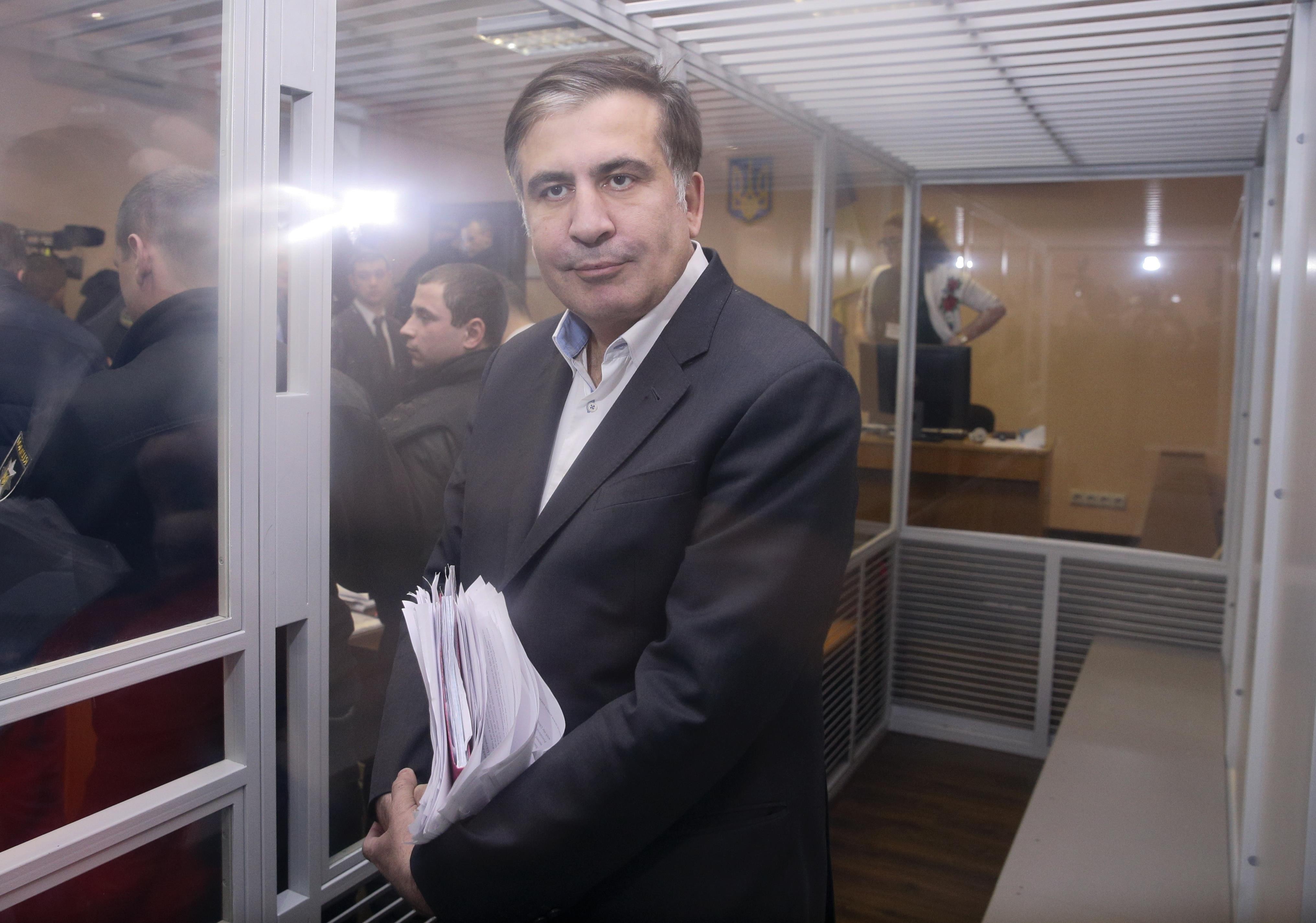 Команда Саакашвили намерена добиваться его освобождения с помощью помилования президентом