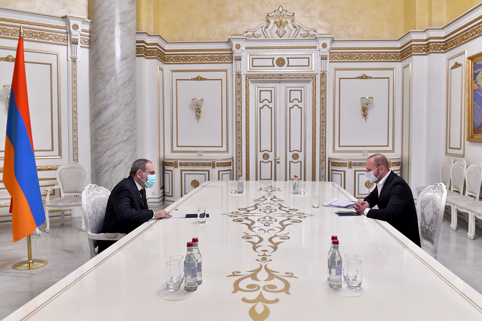 Пашинян встретился с руководителями «Электрические сети Армении» и «Газпром Армения»