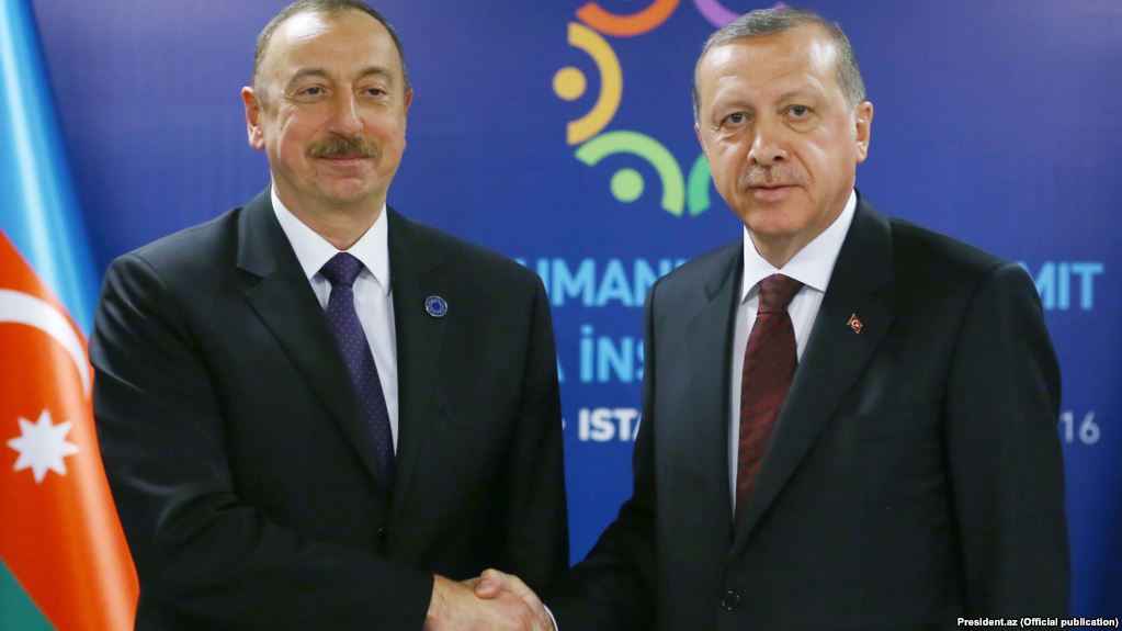 Турецкий министр: Анкара и Баку могут отказаться от доллара во взаимной торговле