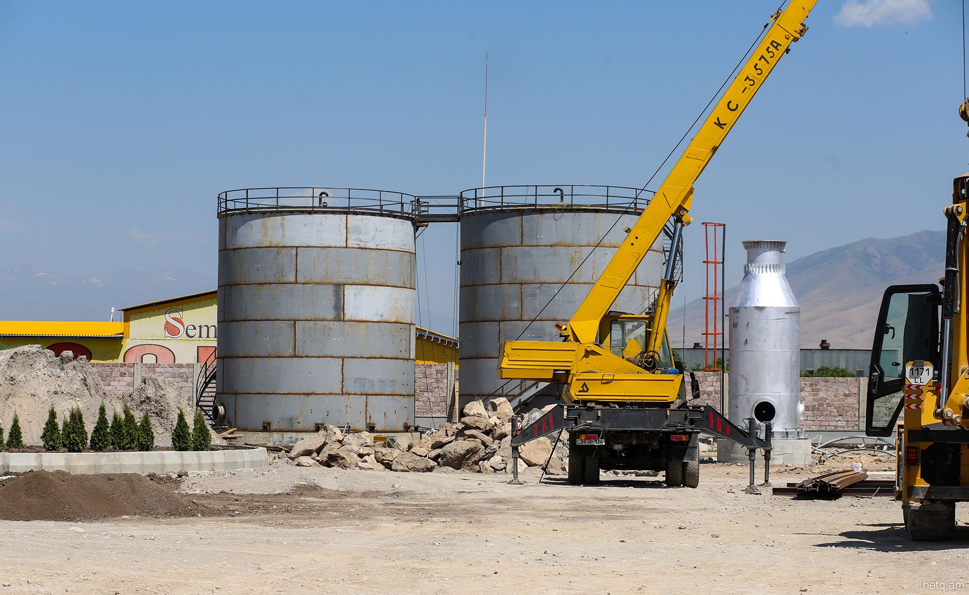 Строительство нефтеперерабатывающего завода в Егварде приостановлено