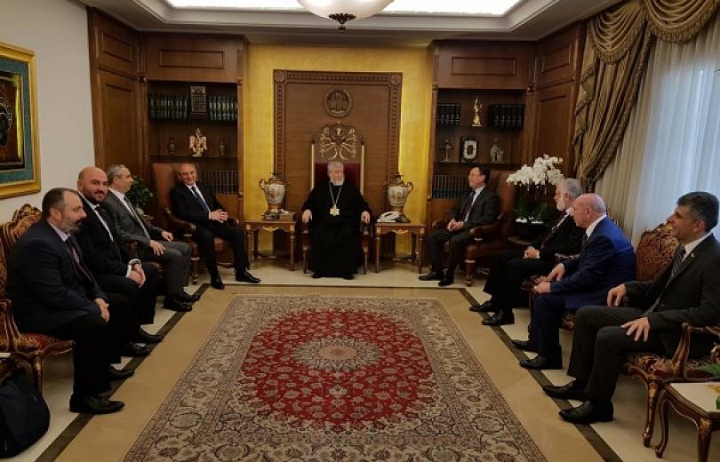 Президент Карабаха обсудил с Католикосом Арамом Первым вопросы общенационального значения