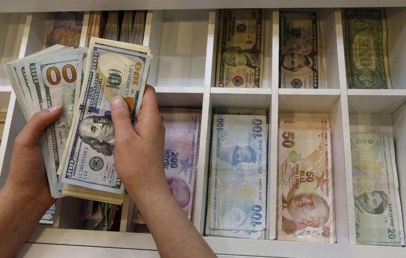 Экономика Турции оказалась в сложной ситуации из-за роста курса доллара