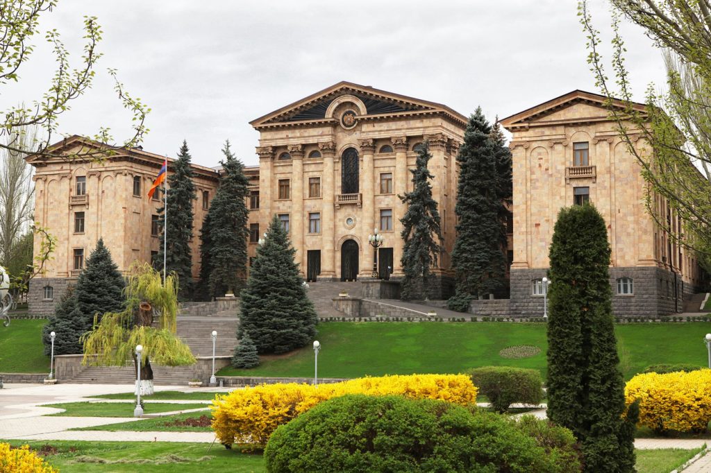 В парламенте Армении обсудят процесс уточнения границы с Азербайджаном