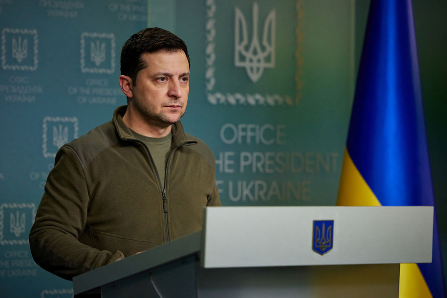 Киев не будет на коленях умолять: Зеленский обвинил Запад в гибели людей