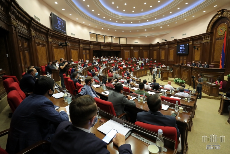Обсуждения проекта бюджета на 2021 год прошли в условиях бойкота оппозиции