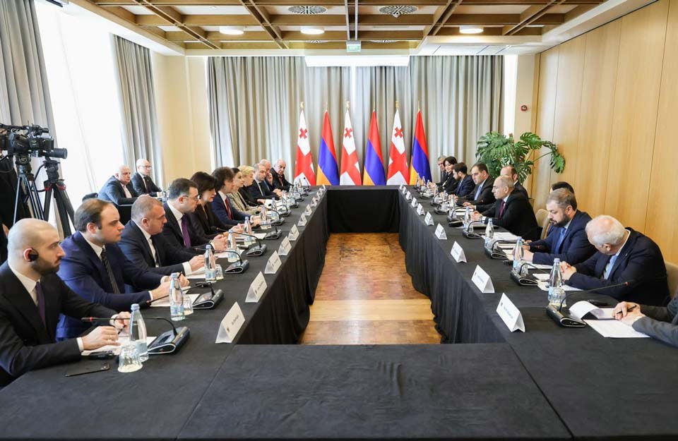  Ираклий Кобахидзе и Никол Пашинян провели 15-е заседание Межправкомиссии двух стран 