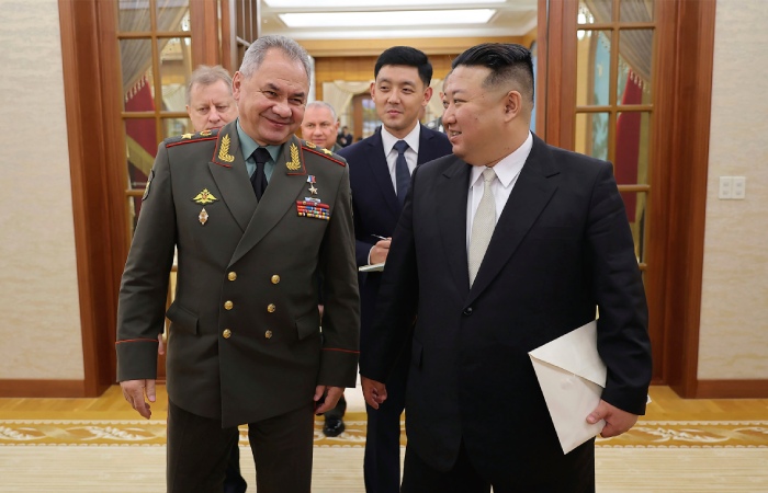 Ким Чен Ын обсудил с делегацией РФ развитие сотрудничества в области обороны 