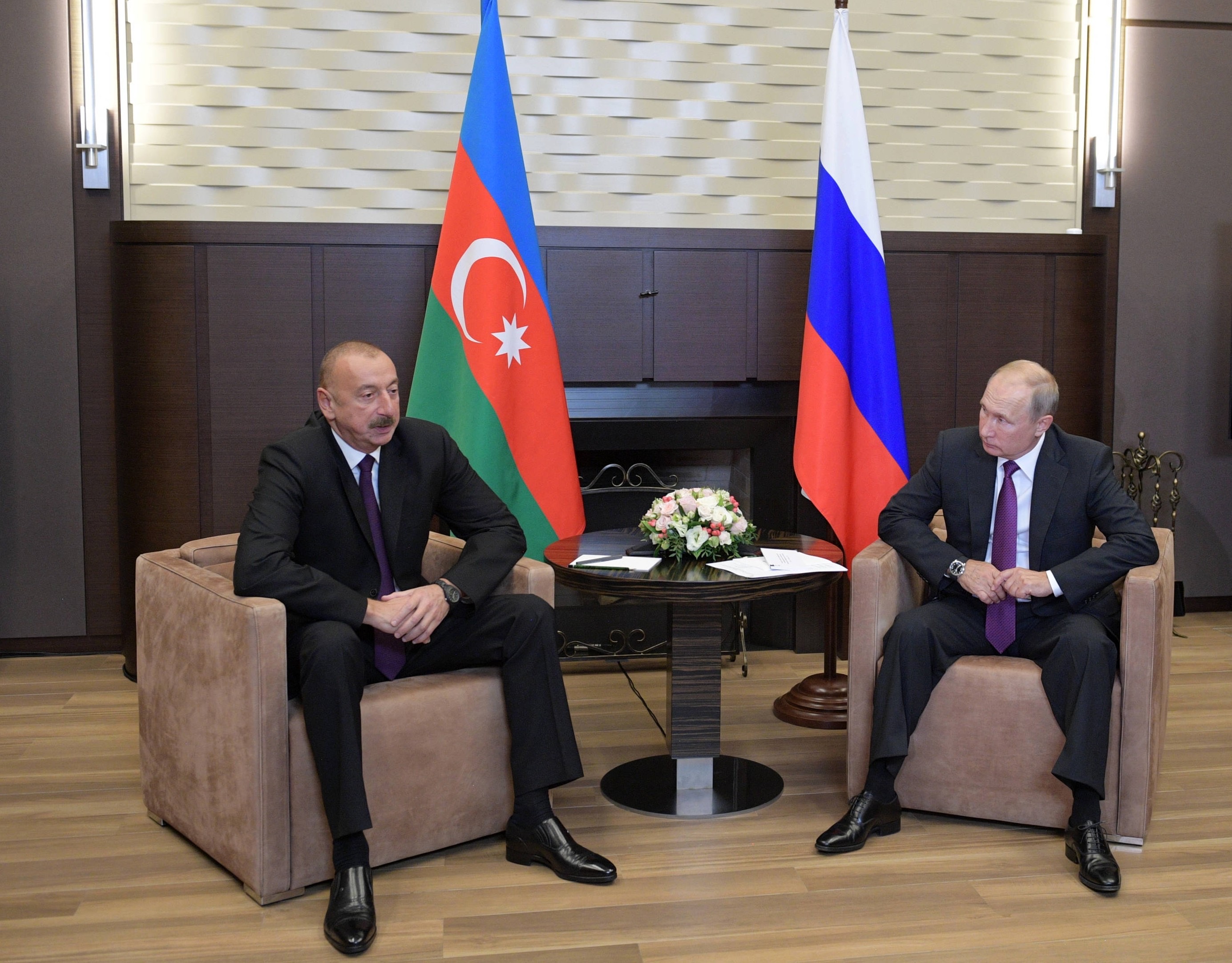 Путин обсудил по телефону ситуацию в Карабахе с Алиевым