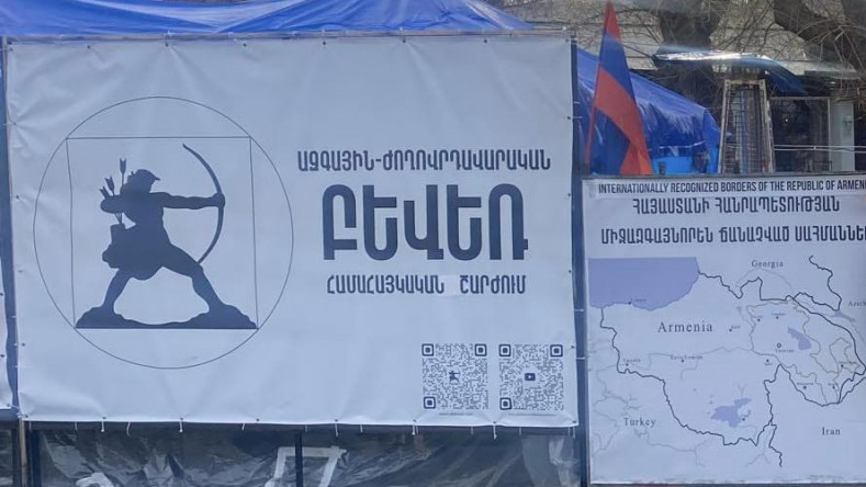 Полиция Армении начала разгон митинга НДП, применяя грубую силу 
