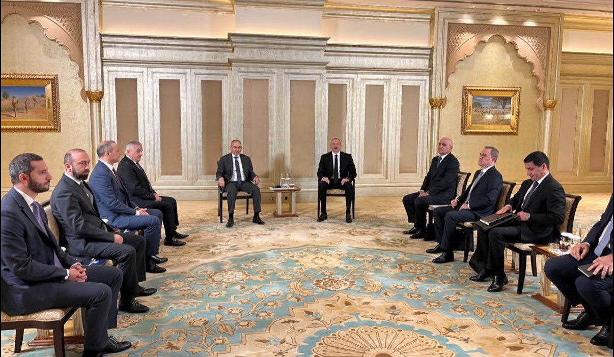 В Абу-Даби началась встреча Пашиняна и Алиева