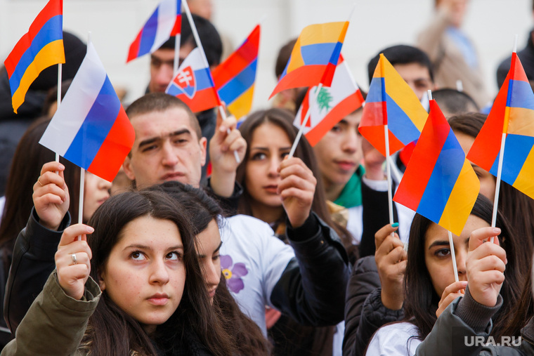 Около 63% респондентов в Армении выступают за укрепление отношений с Россией 
