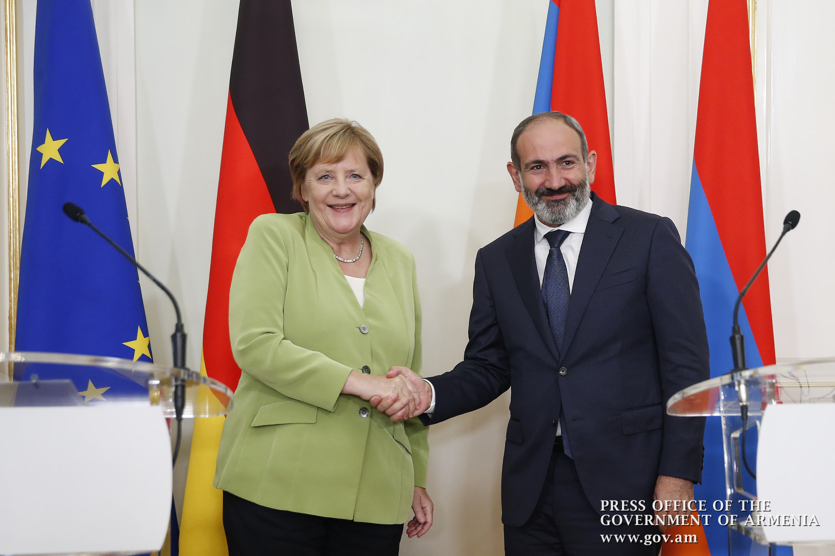 Ангела Меркель поздравила Никола Пашиняна с победой на выборах