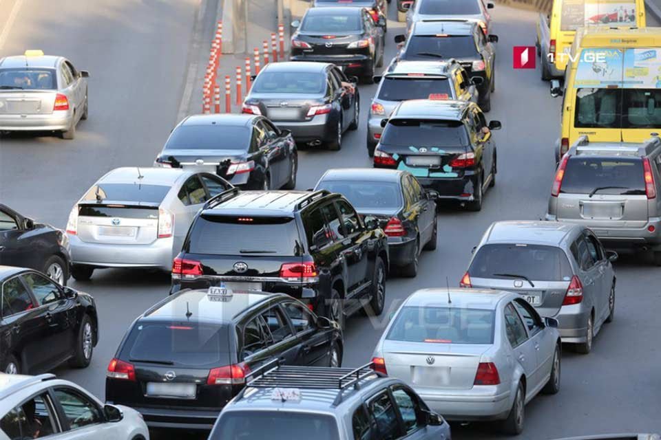  В Грузии предложили запретить импорт в страну автомобилей старше шести лет 