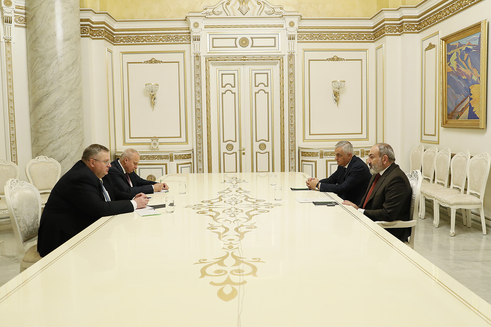 Փաշինյանն ու Օվերչուկը քննարկել են հայ-ռուսական համագործակցությունը