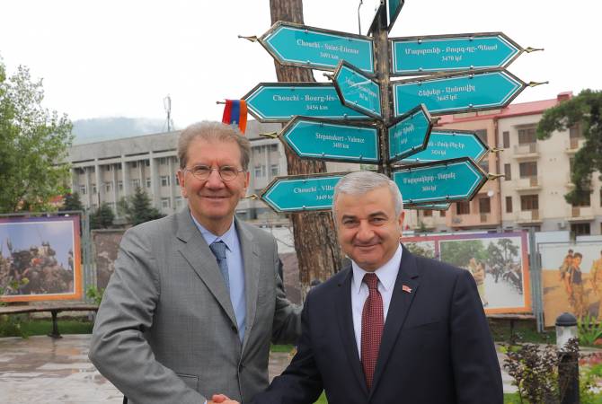 В Степанакерте открылась табличка Дружбы между населенными пунктами Арцаха и Франции