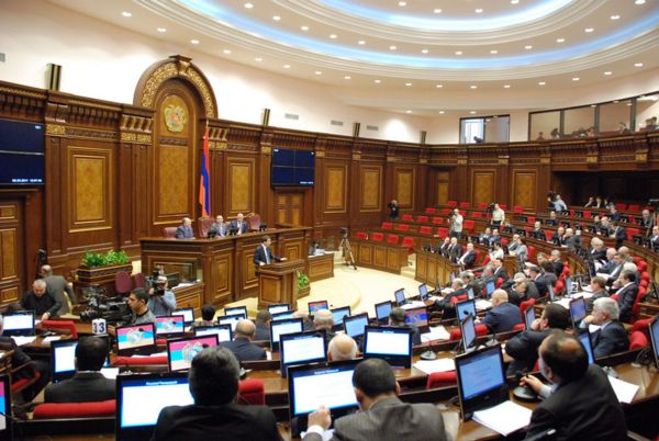 Парламентская оппозиция Армении требует освободить активистов, протестующих против подорожания электроэнергии