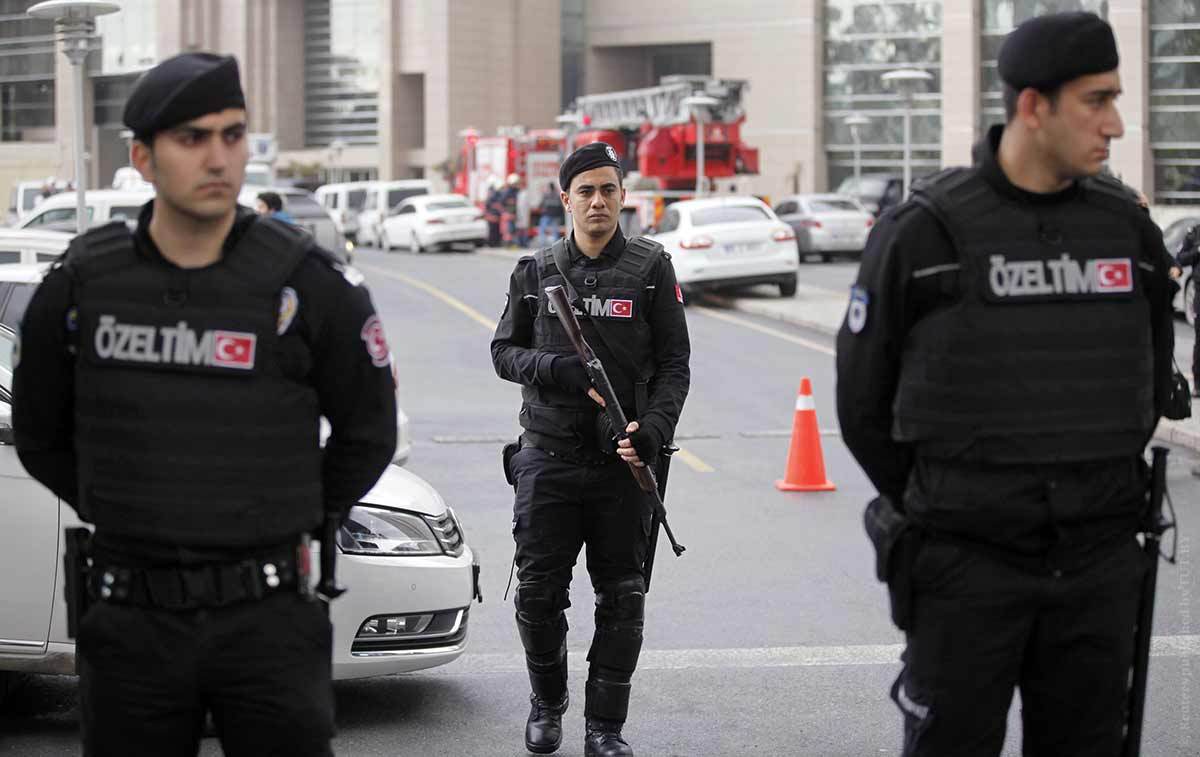 В Турции задержали 40 полицейских по делу о попытке госпереворота